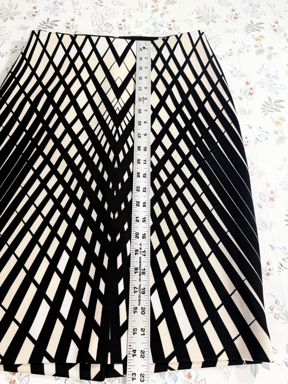 New York & Company Black and Cream Lattice Pencil Skirt Women’s Size Small - Picture 8 of 8